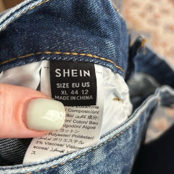 SHEIN high waisted shorts - Picture 3 of 3